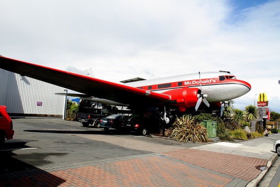 Der Flugzeug McDonald's