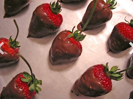 cadeau gratuit saint valentin fraises au chocolat saint valentin