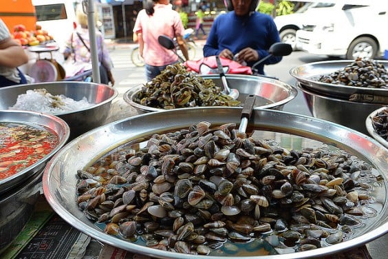 Plat de coques au Chinatown de Bangkok