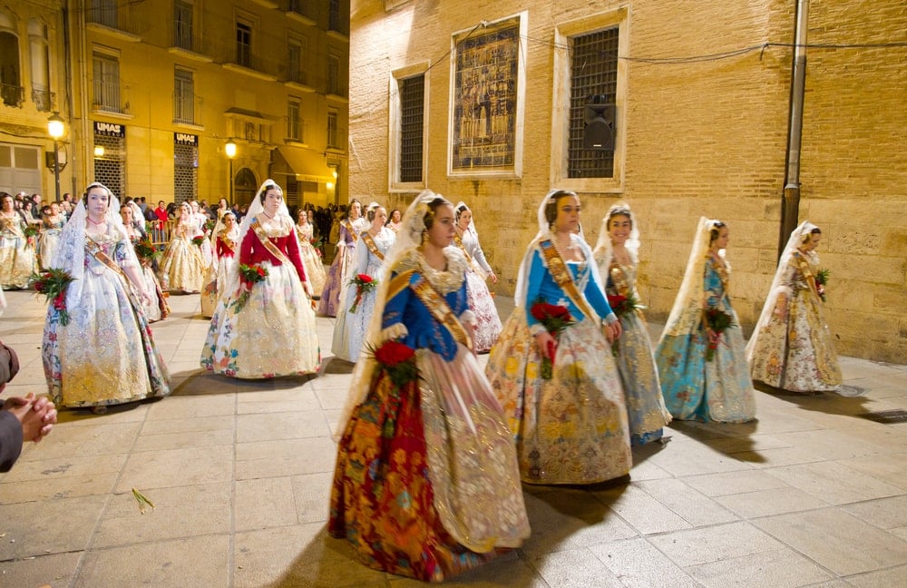 Femmes durant les fallas de valence - blog eDreams