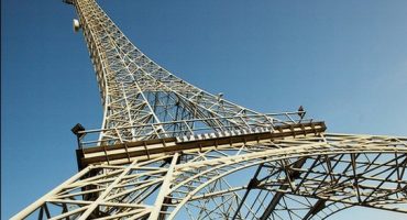 Visitez la Tour Eiffel de Parizh!