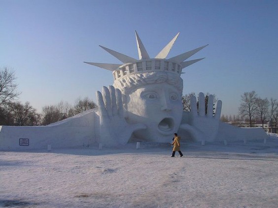 sculpture de neige statue de la liberté sculpture de neige statue de la liberté