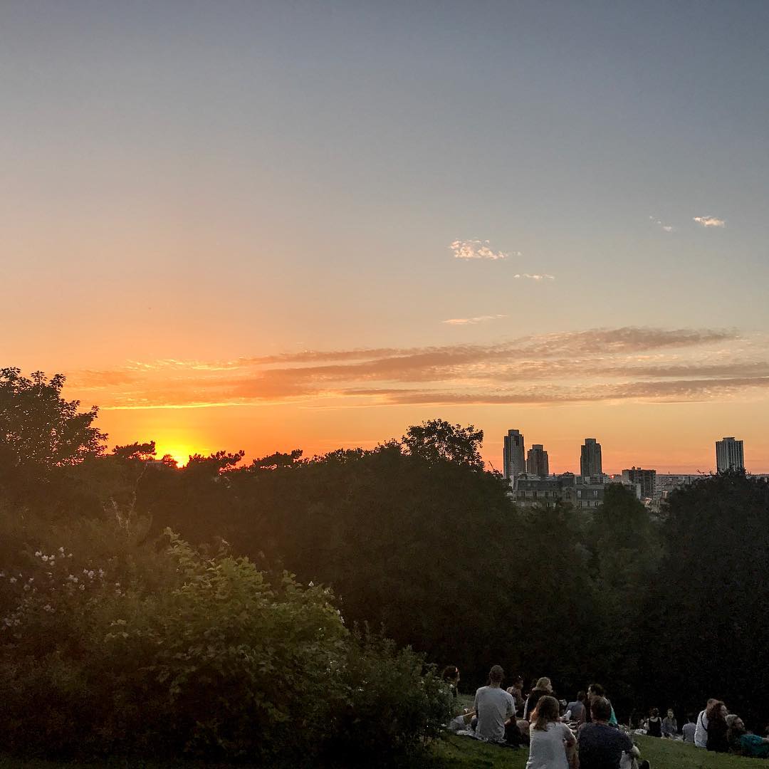 couché de soleil buttes de chaumont