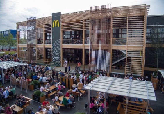 le plus grand mcdonalds du monde - londres, angleterre