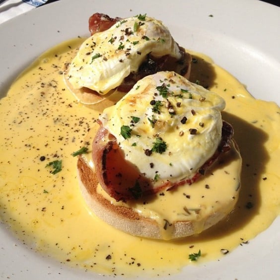 oeufs benedict sauche hollandaise amsterdam