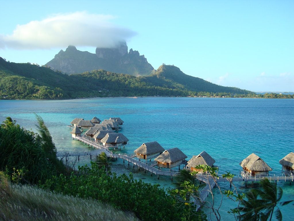 île Bora Bora vue mer et montagne