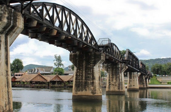 Puente sobre el rio kwai