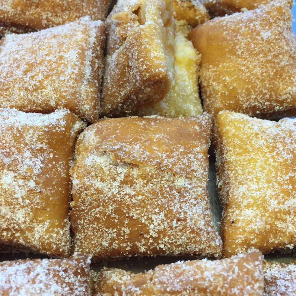 Bartolillos gâteaux frits fourrés à la crème madrid