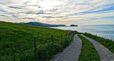 Voyage à travers les plus belles routes du monde