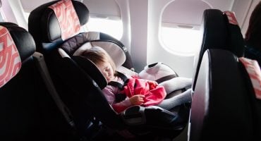 Prendre l’avion avec un bébé : conseils et astuces !