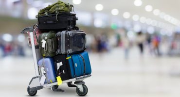 Vacances : en avion, la taille de votre valise peut vous coûter cher