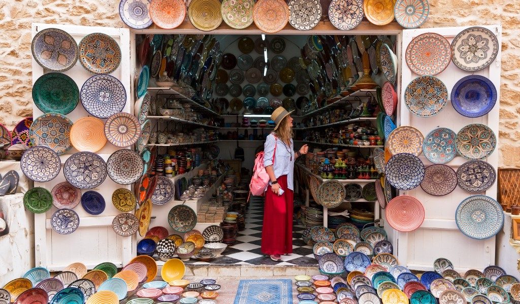 femme boutique artisanat maroc essaouira - blog edreams