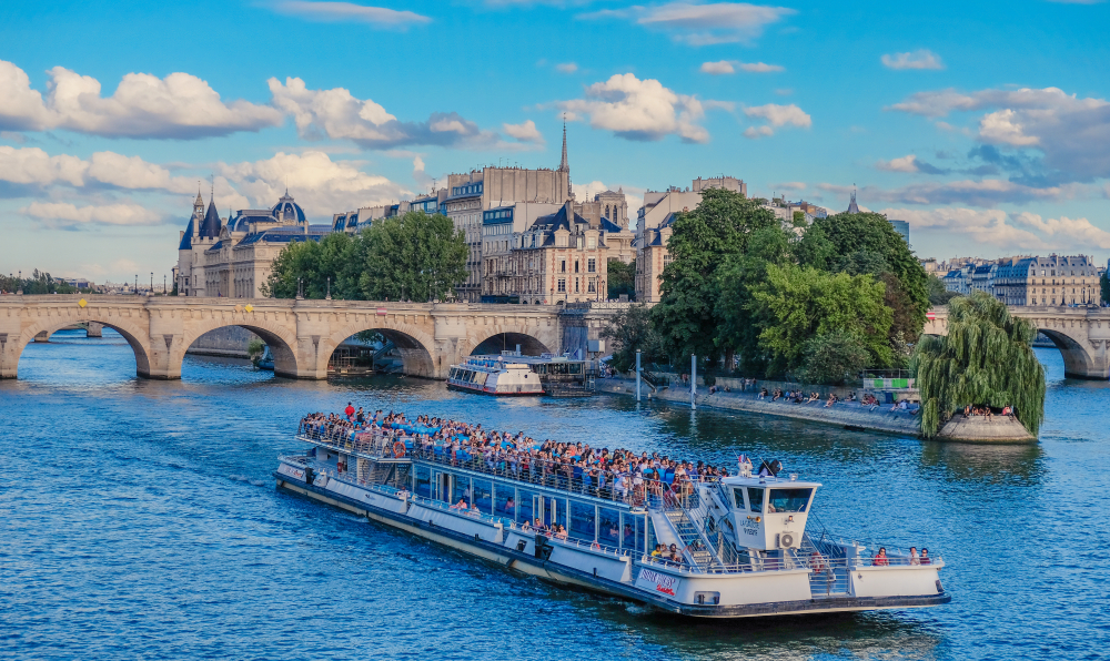 bateau sur la seine paris