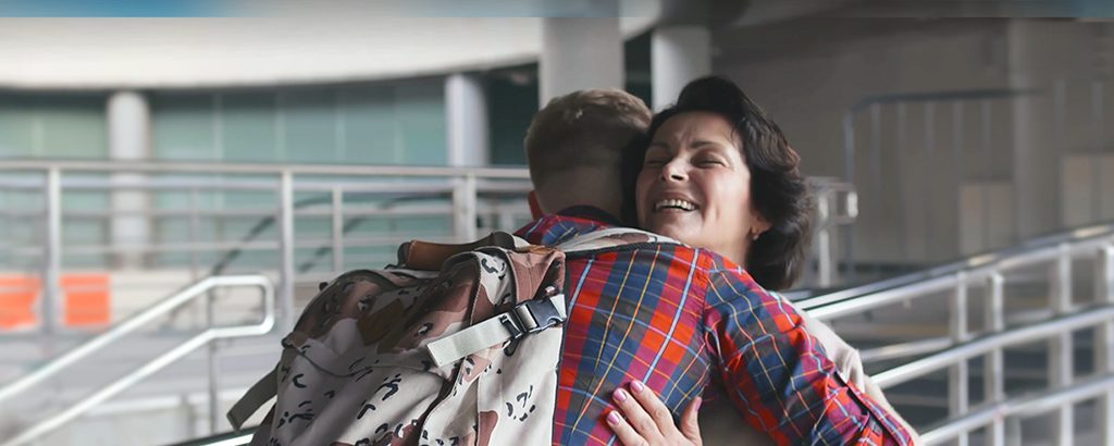mère et fils aéroport