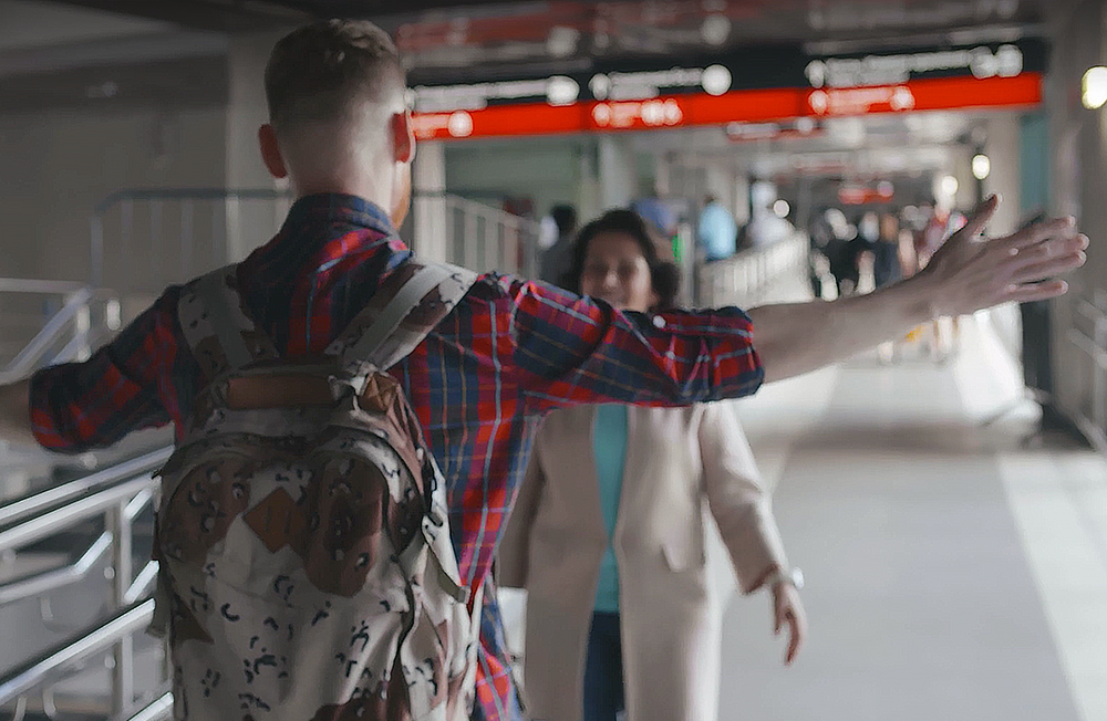 mère et fils aéroport