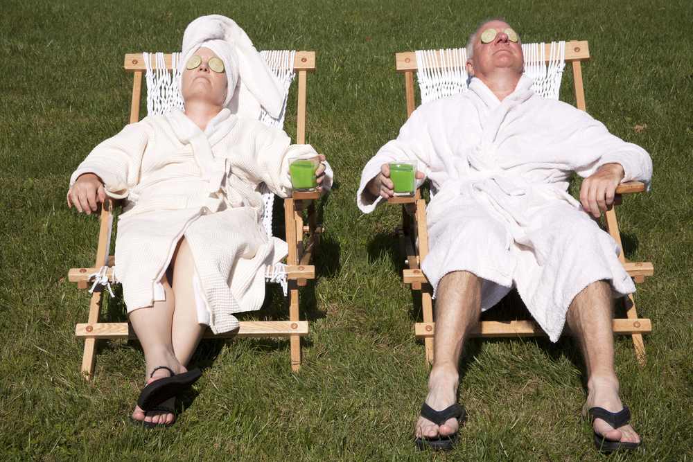 couple qui prend le soleil