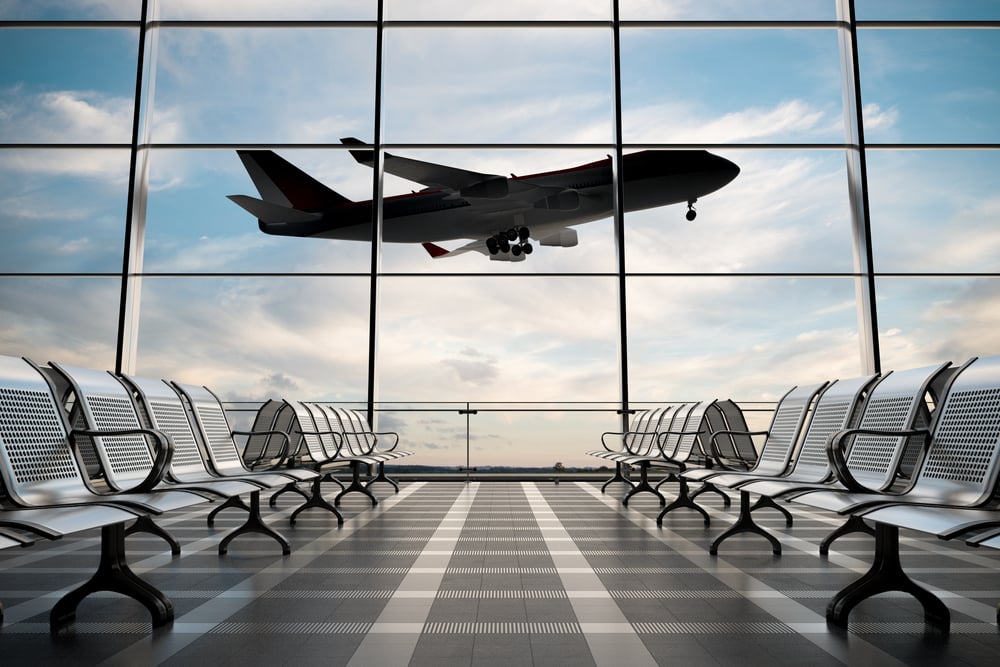 salle d'attente aeroport avec avion sur le fond