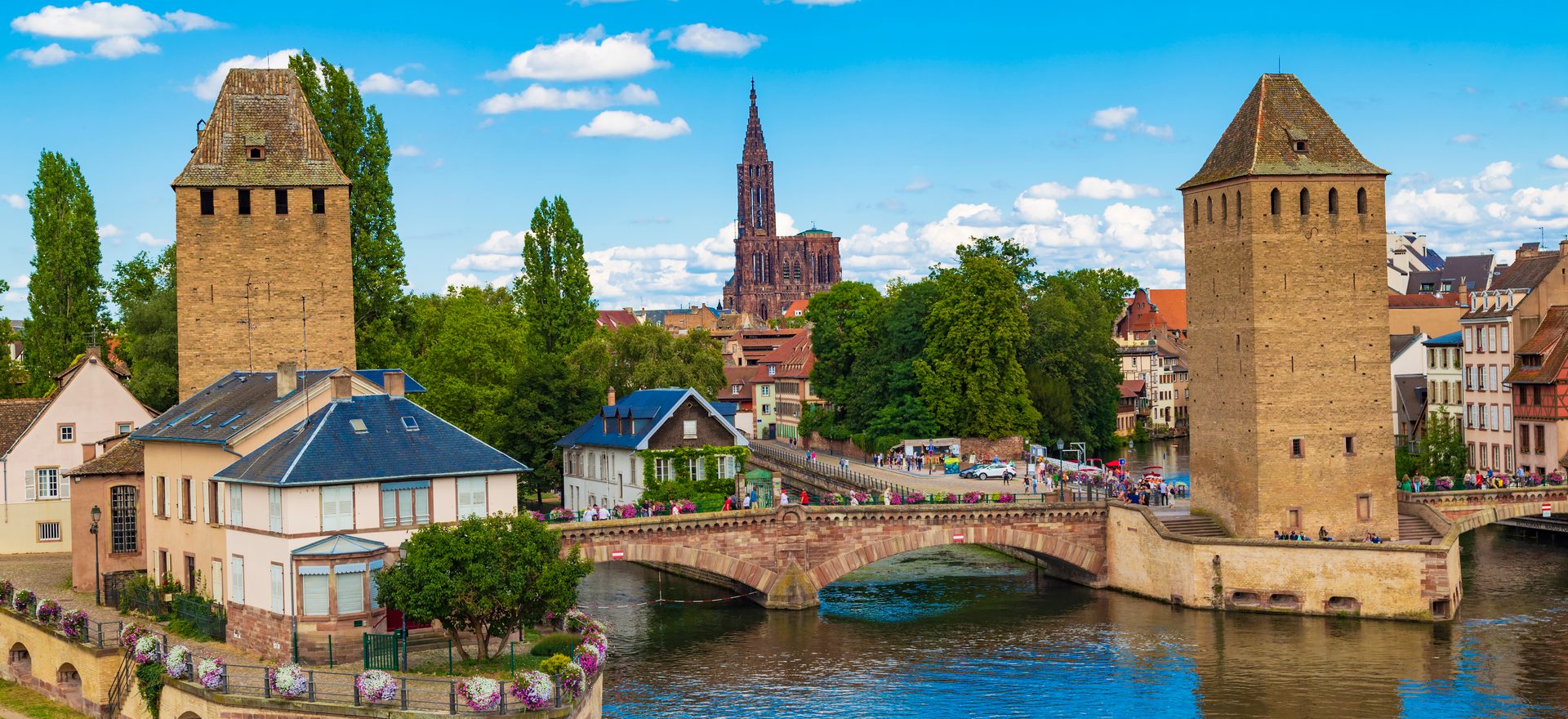Vue sur les Ponts Couverts et la Cathédrale de Strasbourg