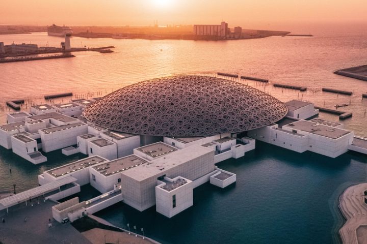 Louvre d’Abu Dhabi au coucher du soleil