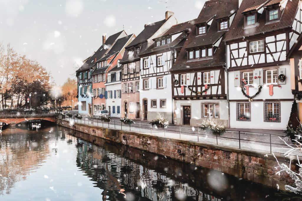 Colmar, France maisons enneigées