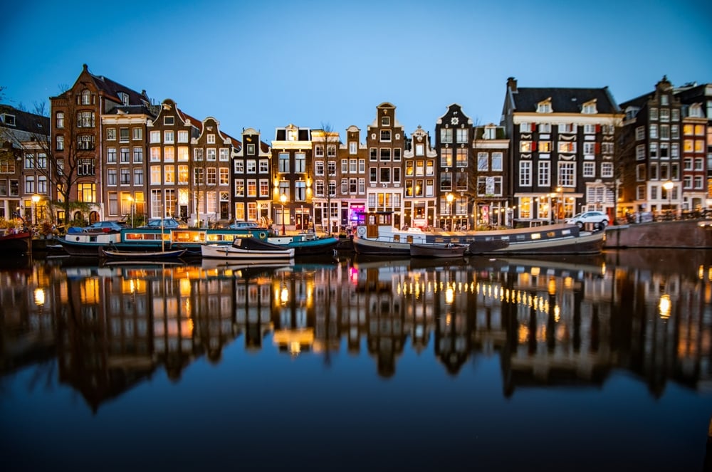 canaux de amsterdam vue nocturne