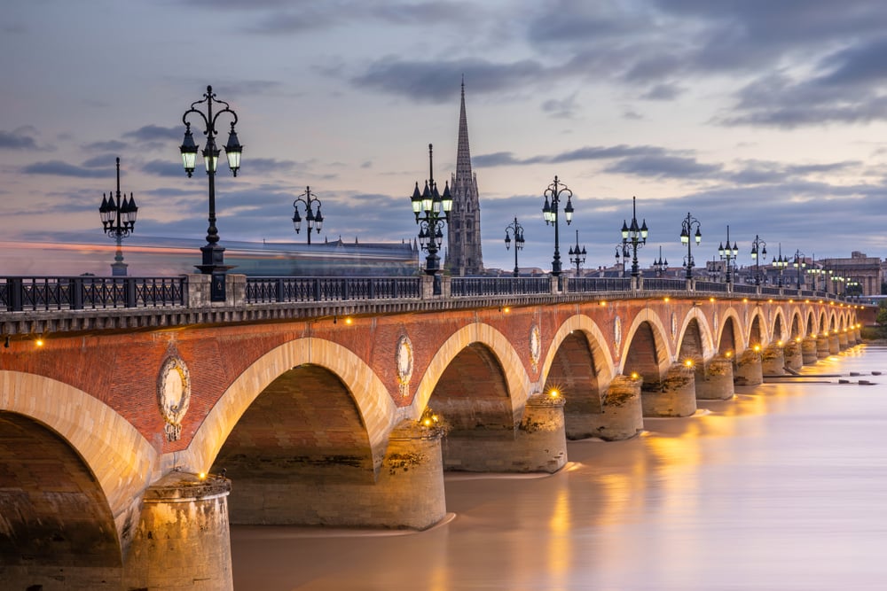 Pont de Bordeaux au coucher du soleil