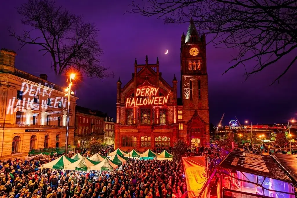 Festival Halloween à Derry avec décorations festives et animations