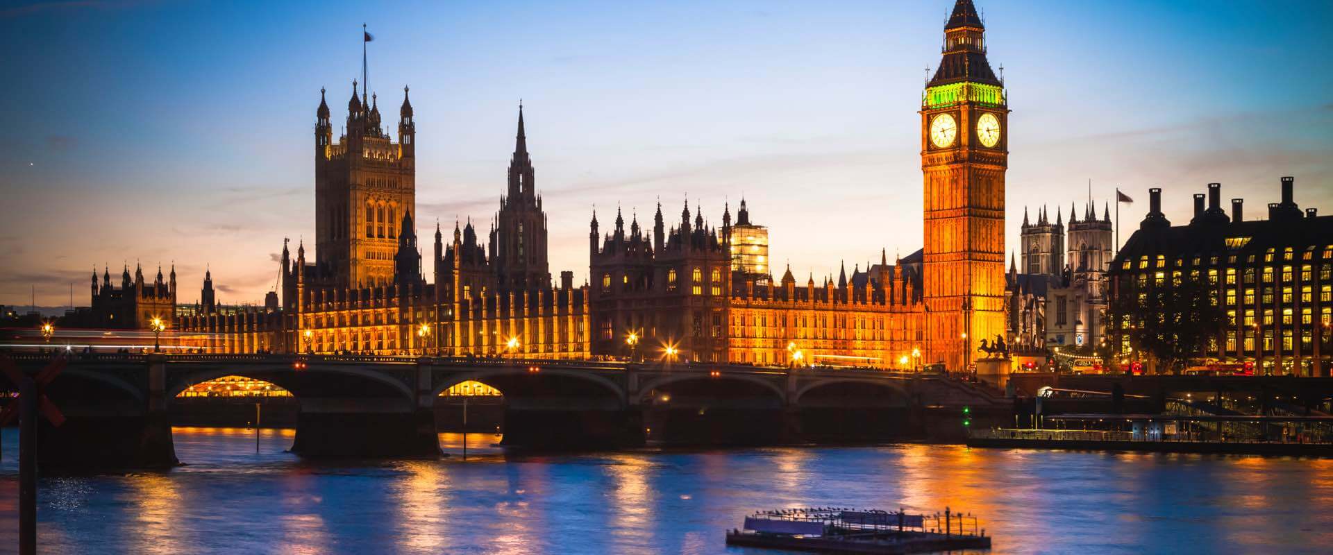 Vue du Big Ben et de Londres illuminée.